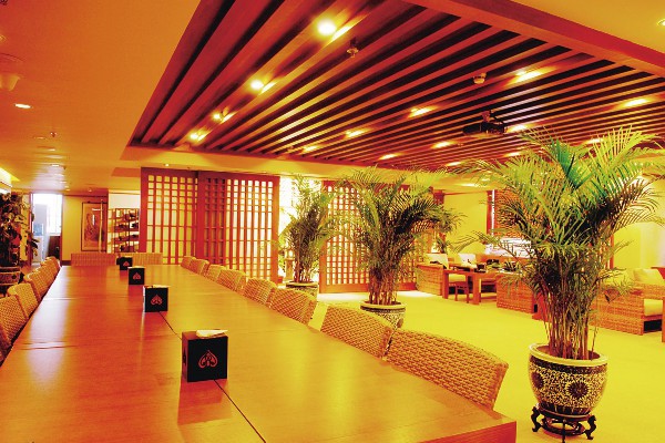 重庆老街风情，体验一手的传统按摩SPA